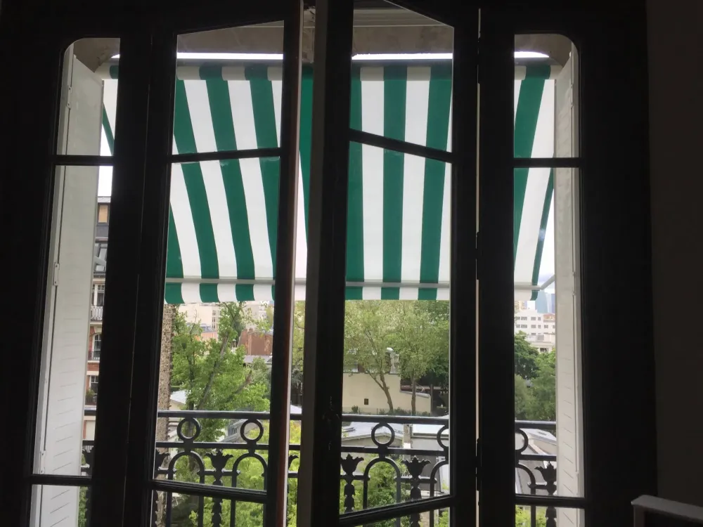 Stores extérieur près de Clichy